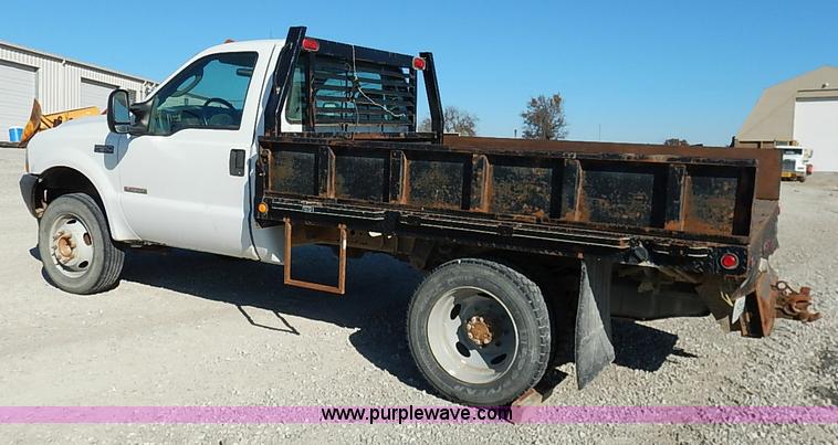 image for item I5254 2003 Ford F550 Super Duty XL flatbed truck