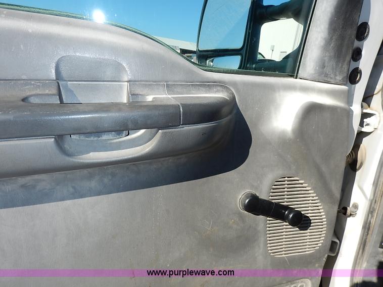 image for item I5254 2003 Ford F550 Super Duty XL flatbed truck