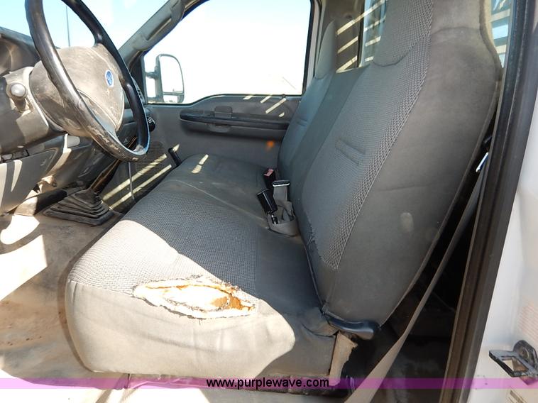 image for item I5254 2003 Ford F550 Super Duty XL flatbed truck