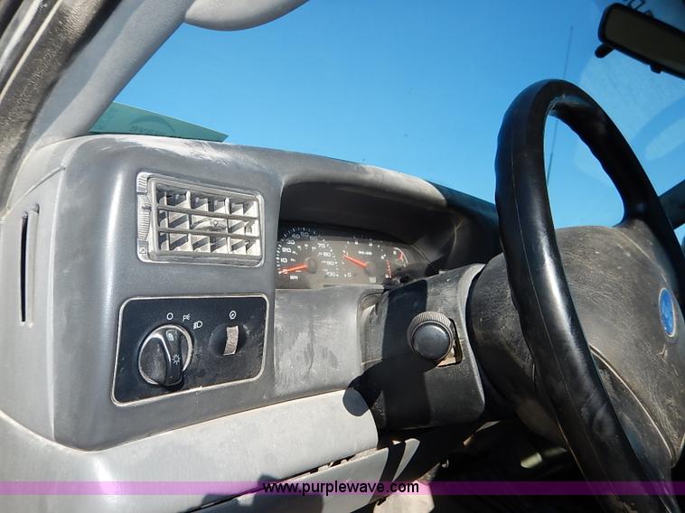 image for item I5254 2003 Ford F550 Super Duty XL flatbed truck