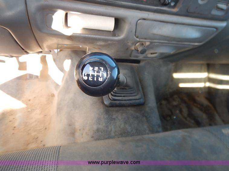 image for item I5254 2003 Ford F550 Super Duty XL flatbed truck