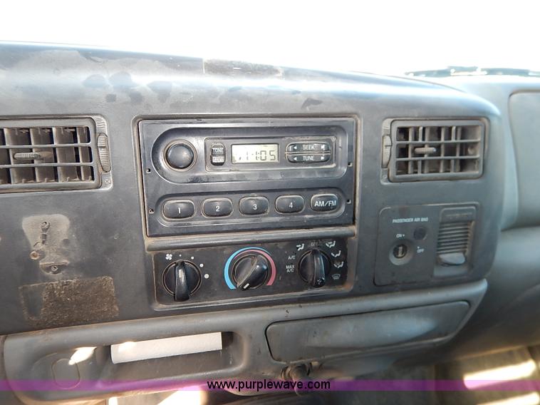 image for item I5254 2003 Ford F550 Super Duty XL flatbed truck