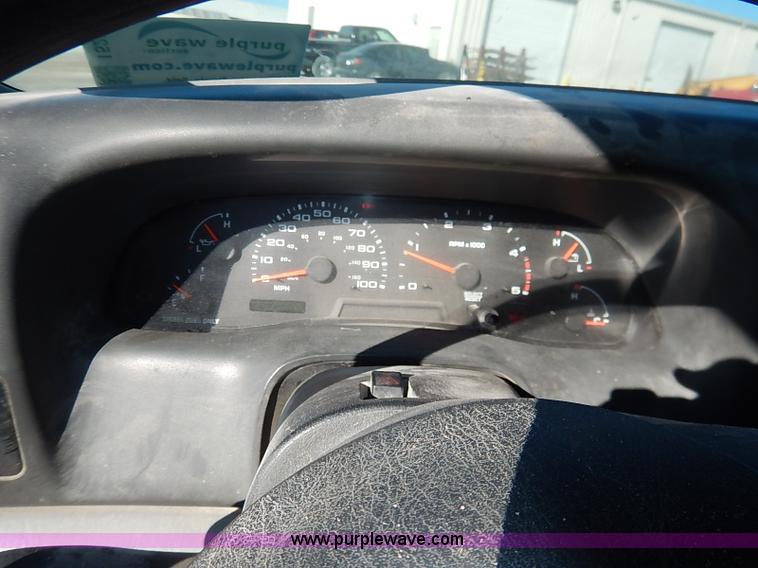 image for item I5254 2003 Ford F550 Super Duty XL flatbed truck