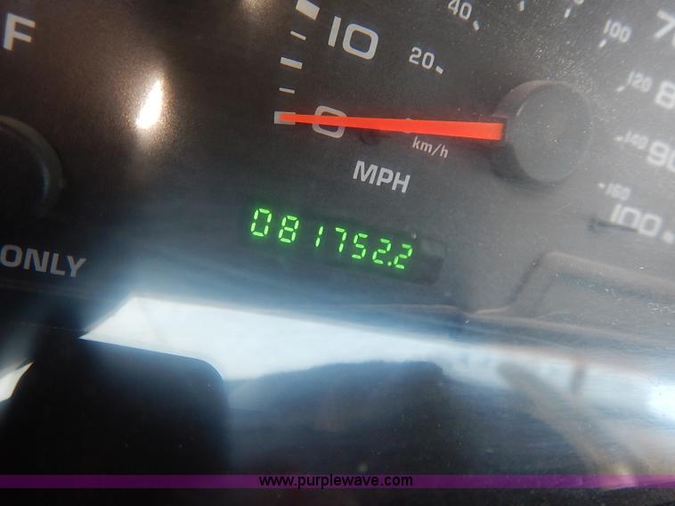 image for item I5254 2003 Ford F550 Super Duty XL flatbed truck