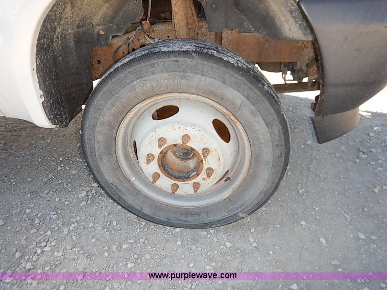 image for item I5254 2003 Ford F550 Super Duty XL flatbed truck