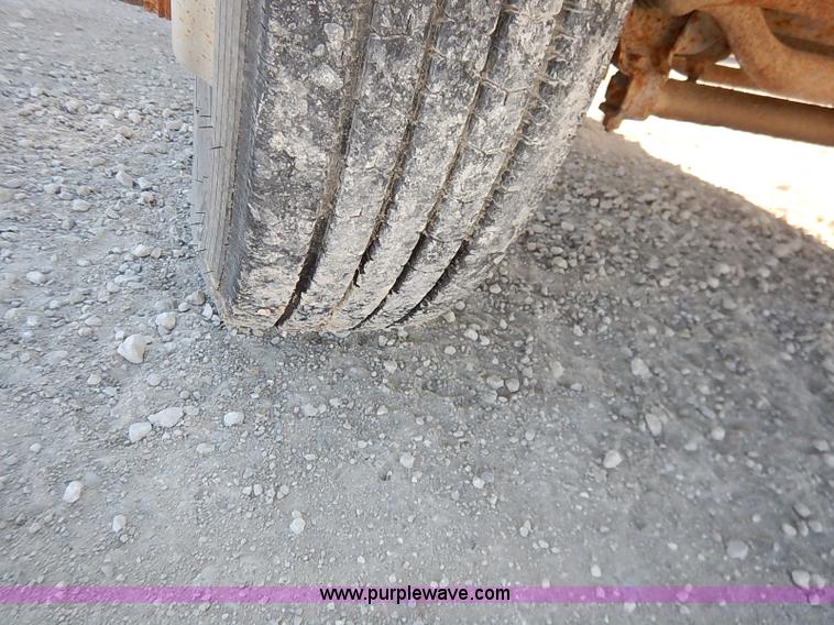 image for item I5254 2003 Ford F550 Super Duty XL flatbed truck