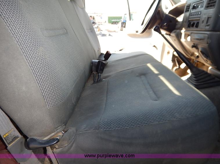 image for item I5254 2003 Ford F550 Super Duty XL flatbed truck