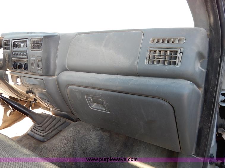 image for item I5254 2003 Ford F550 Super Duty XL flatbed truck