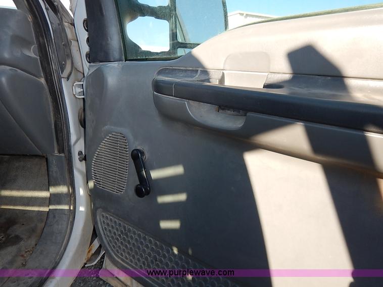 image for item I5254 2003 Ford F550 Super Duty XL flatbed truck