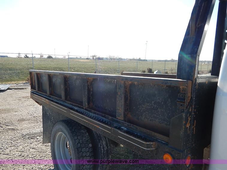 image for item I5254 2003 Ford F550 Super Duty XL flatbed truck