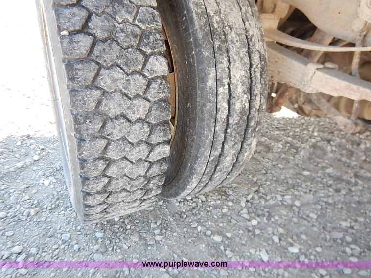 image for item I5254 2003 Ford F550 Super Duty XL flatbed truck