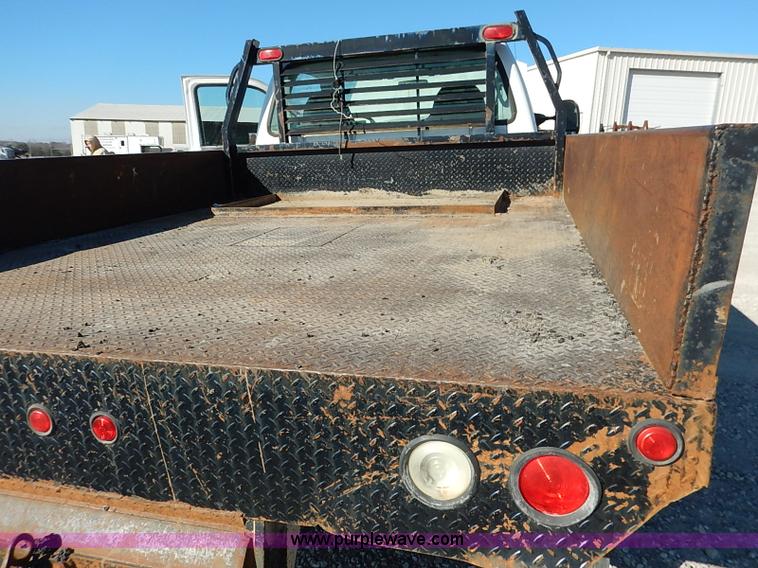 image for item I5254 2003 Ford F550 Super Duty XL flatbed truck