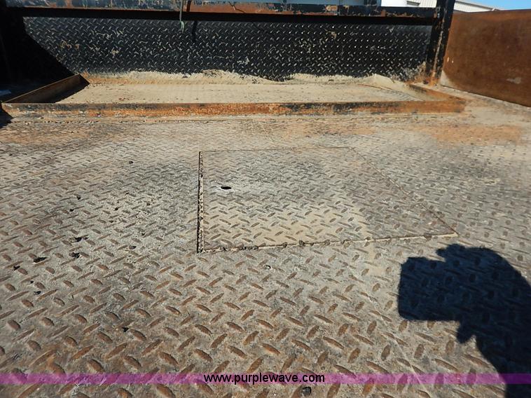 image for item I5254 2003 Ford F550 Super Duty XL flatbed truck