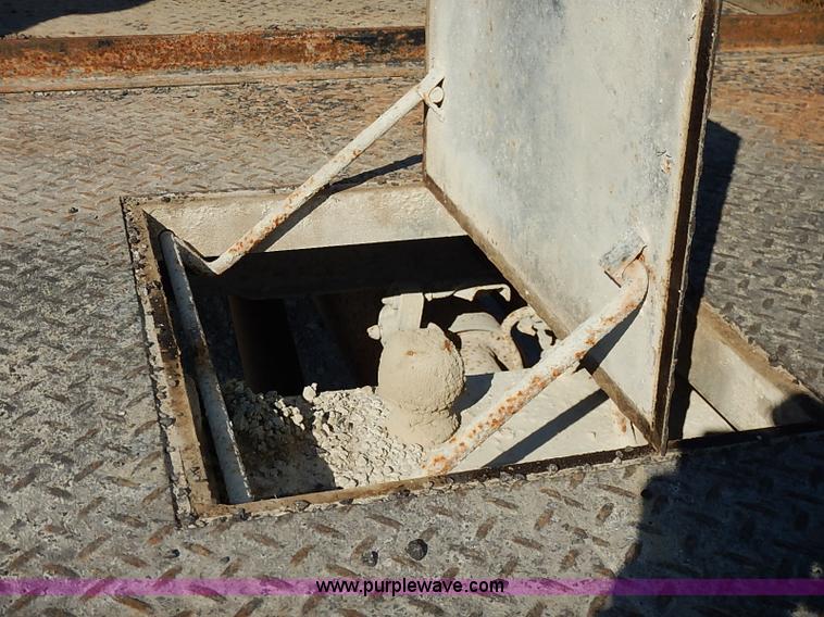 image for item I5254 2003 Ford F550 Super Duty XL flatbed truck