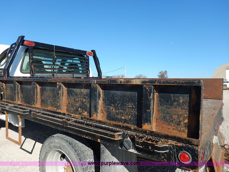 image for item I5254 2003 Ford F550 Super Duty XL flatbed truck