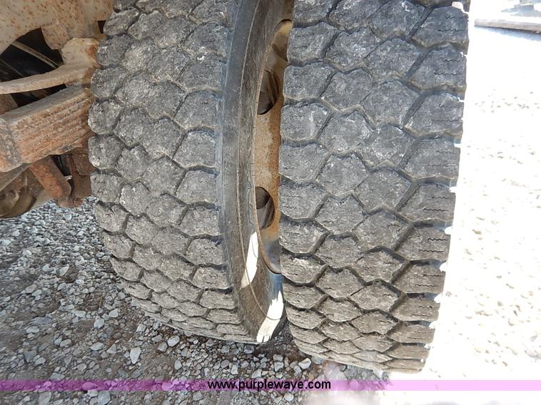 image for item I5254 2003 Ford F550 Super Duty XL flatbed truck