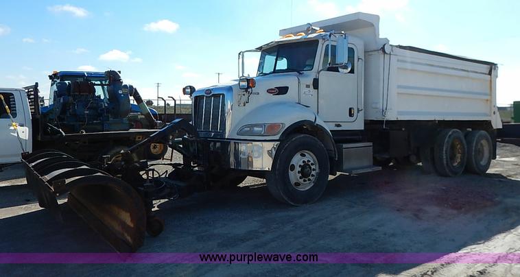 image for item I5256 2007 Peterbilt 335 dump truck