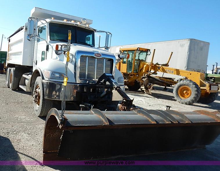 image for item I5256 2007 Peterbilt 335 dump truck