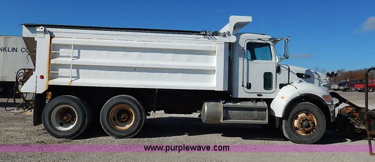 image for item I5256 2007 Peterbilt 335 dump truck