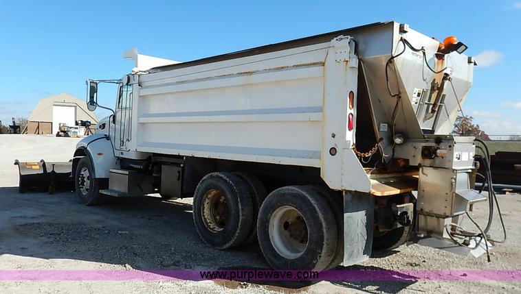 image for item I5256 2007 Peterbilt 335 dump truck