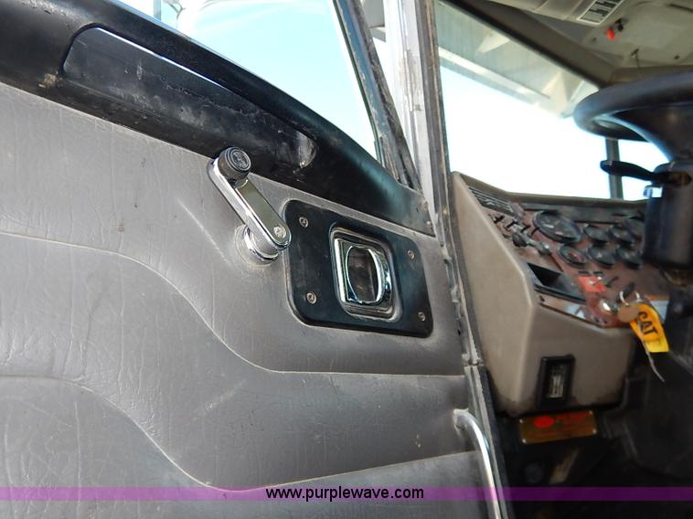 image for item I5256 2007 Peterbilt 335 dump truck