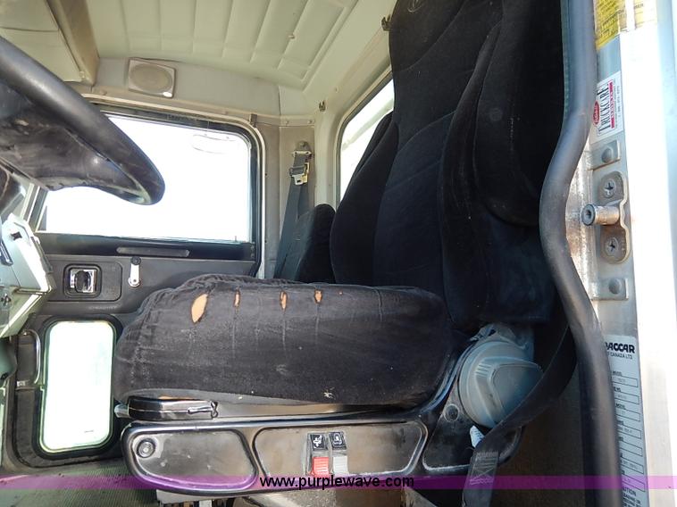 image for item I5256 2007 Peterbilt 335 dump truck