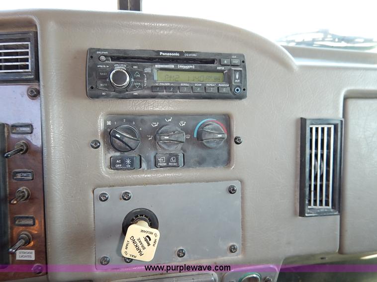 image for item I5256 2007 Peterbilt 335 dump truck