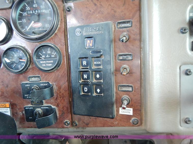 image for item I5256 2007 Peterbilt 335 dump truck