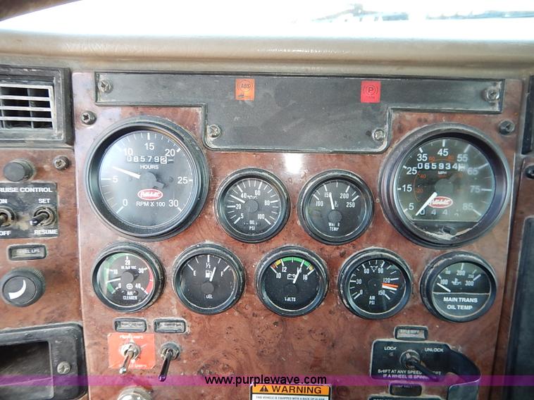 image for item I5256 2007 Peterbilt 335 dump truck