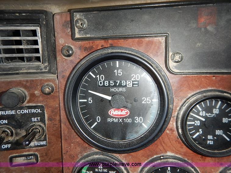 image for item I5256 2007 Peterbilt 335 dump truck