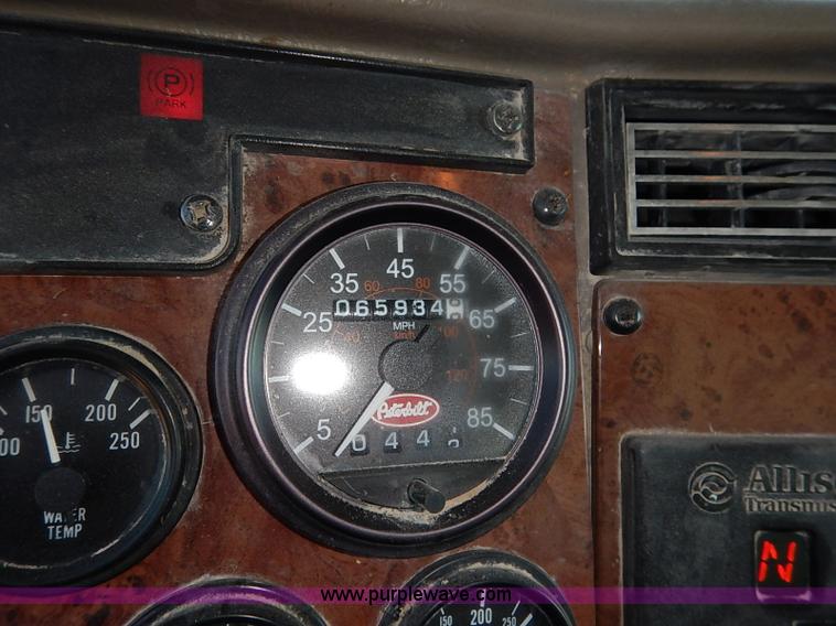 image for item I5256 2007 Peterbilt 335 dump truck