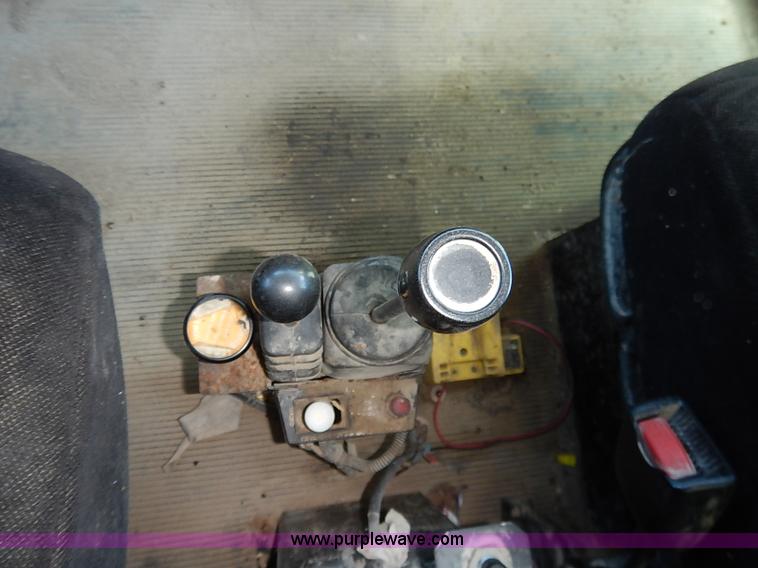 image for item I5256 2007 Peterbilt 335 dump truck