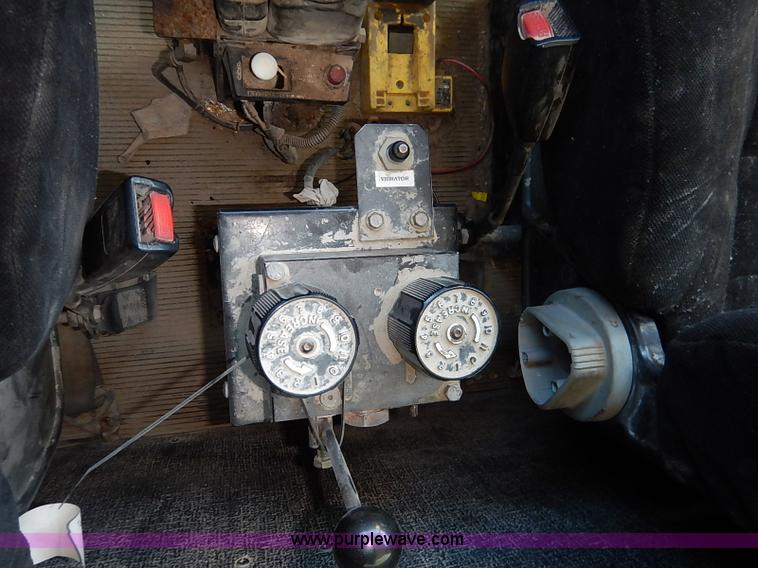 image for item I5256 2007 Peterbilt 335 dump truck