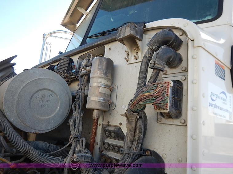 image for item I5256 2007 Peterbilt 335 dump truck