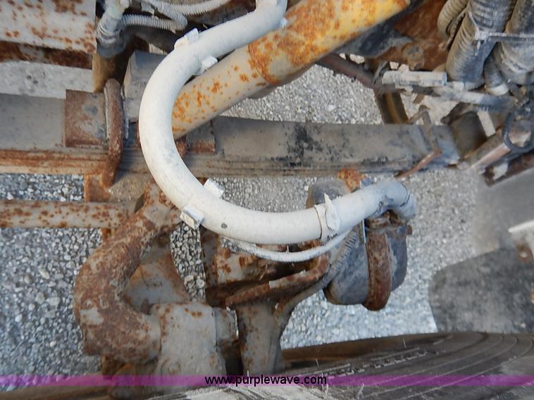 image for item I5256 2007 Peterbilt 335 dump truck