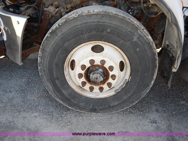 image for item I5256 2007 Peterbilt 335 dump truck