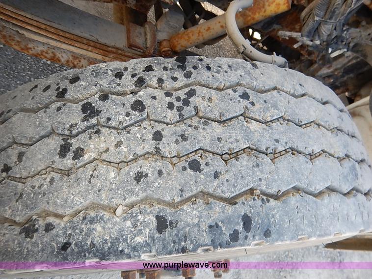 image for item I5256 2007 Peterbilt 335 dump truck