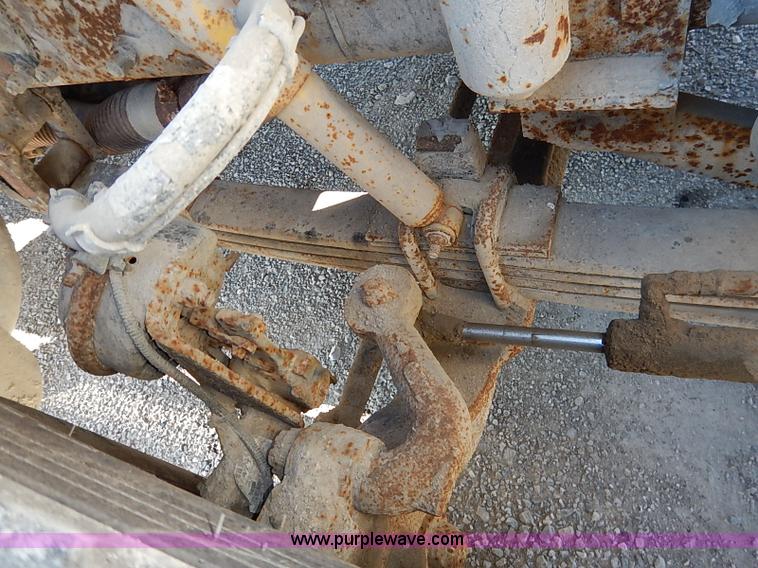 image for item I5256 2007 Peterbilt 335 dump truck