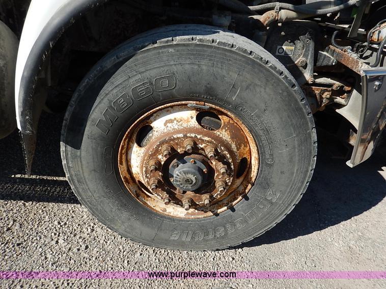 image for item I5256 2007 Peterbilt 335 dump truck