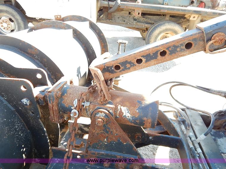 image for item I5256 2007 Peterbilt 335 dump truck