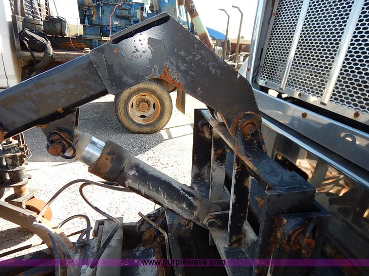 image for item I5256 2007 Peterbilt 335 dump truck