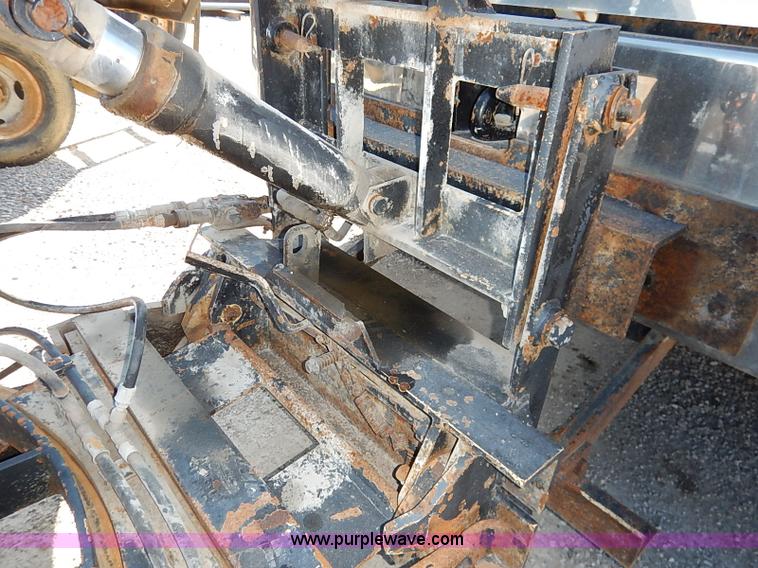 image for item I5256 2007 Peterbilt 335 dump truck