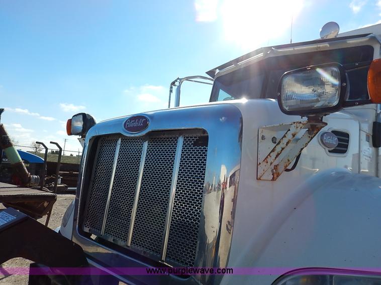 image for item I5256 2007 Peterbilt 335 dump truck