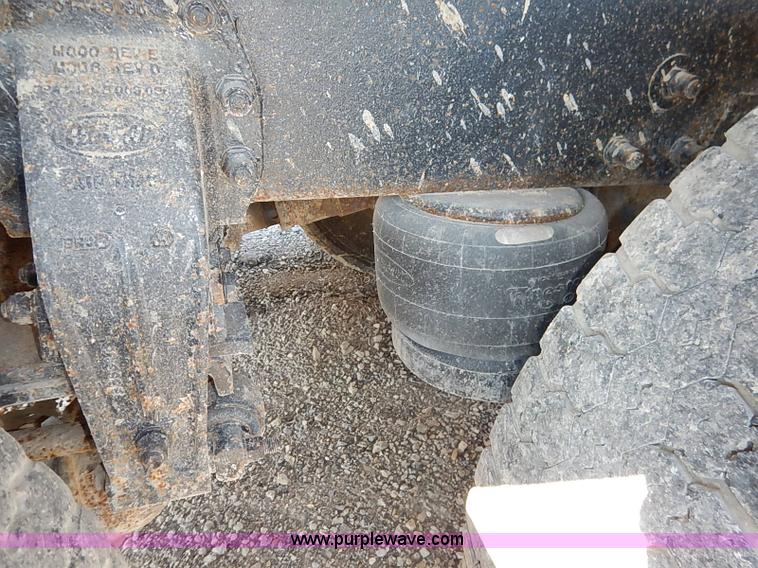 image for item I5256 2007 Peterbilt 335 dump truck