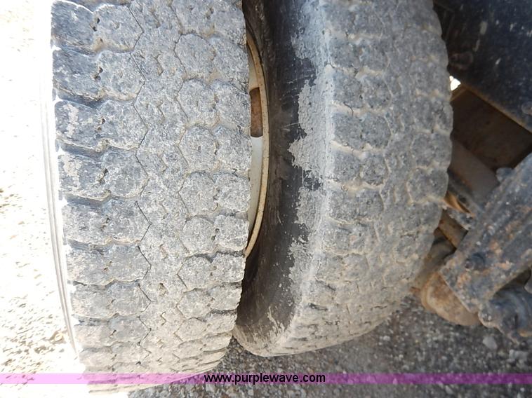 image for item I5256 2007 Peterbilt 335 dump truck