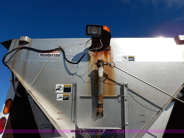 image for item I5256 2007 Peterbilt 335 dump truck