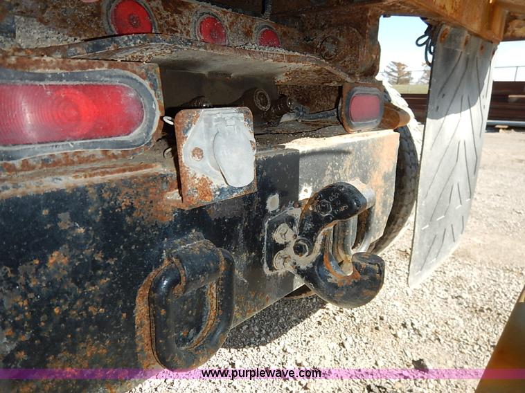 image for item I5256 2007 Peterbilt 335 dump truck