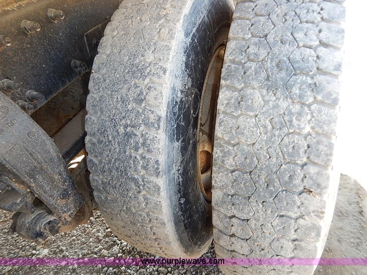 image for item I5256 2007 Peterbilt 335 dump truck