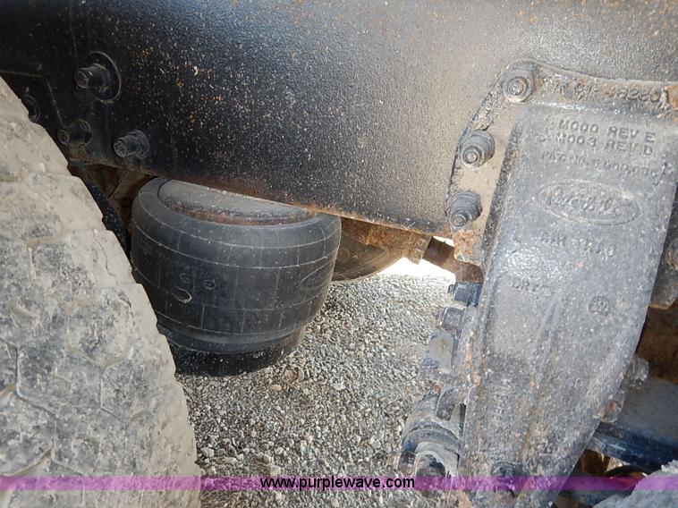 image for item I5256 2007 Peterbilt 335 dump truck