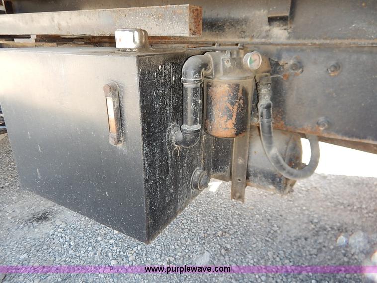 image for item I5256 2007 Peterbilt 335 dump truck